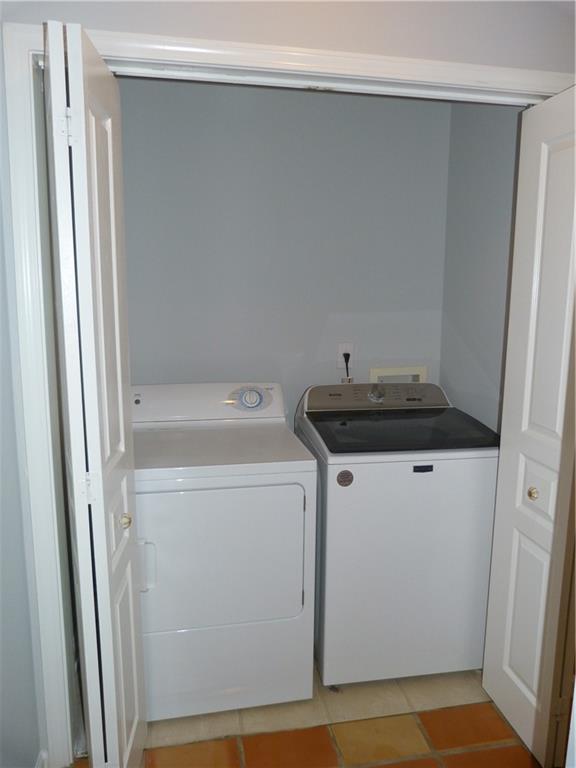 422 Arrowhead Trail Canton, GA 30114 - Photo 22 of 51 a utility room with washer and dryer