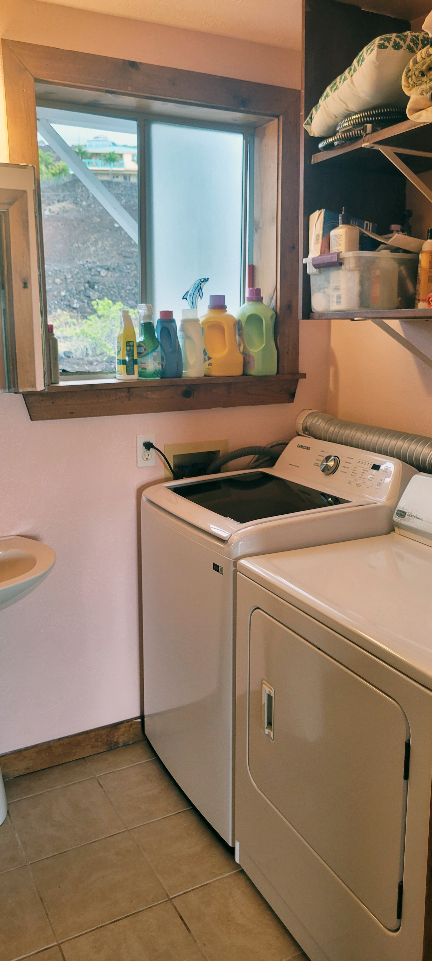 88-1520 Ehiku Avenue Captain Cook, HI 96704 - Photo 19 of 29 a utility room with dryer and washer