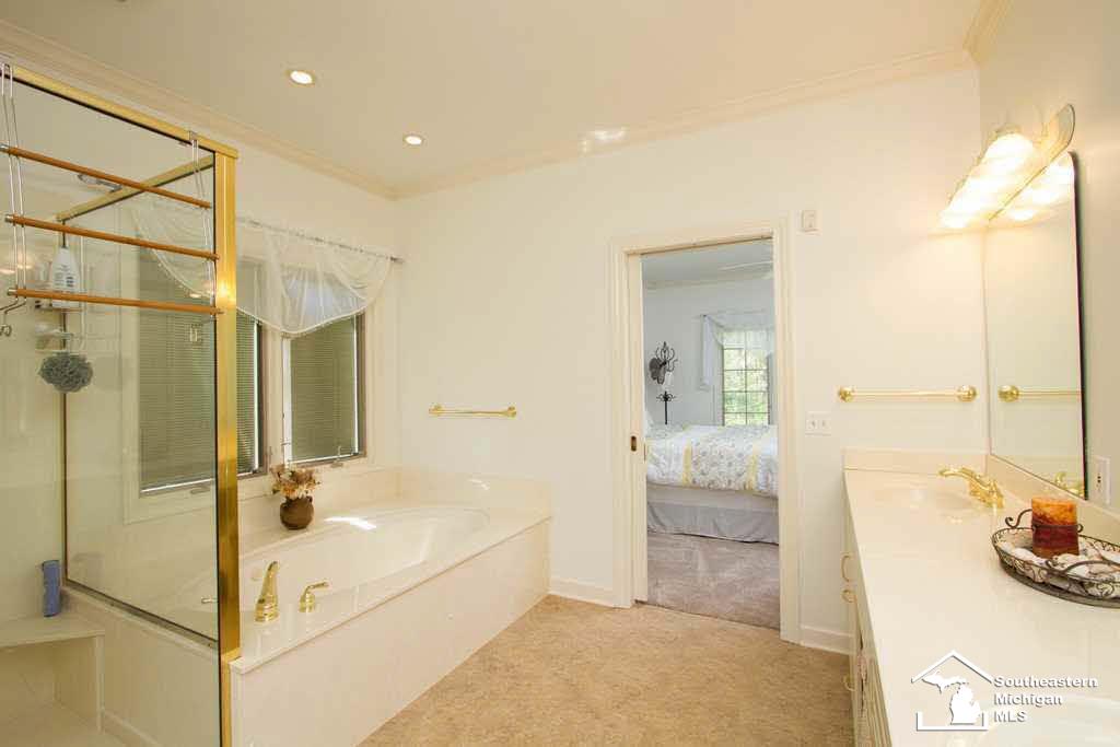 3000 West Sterns Road Lambertville, MI 48144 - Photo 14 of 25 20437805-13.JPG