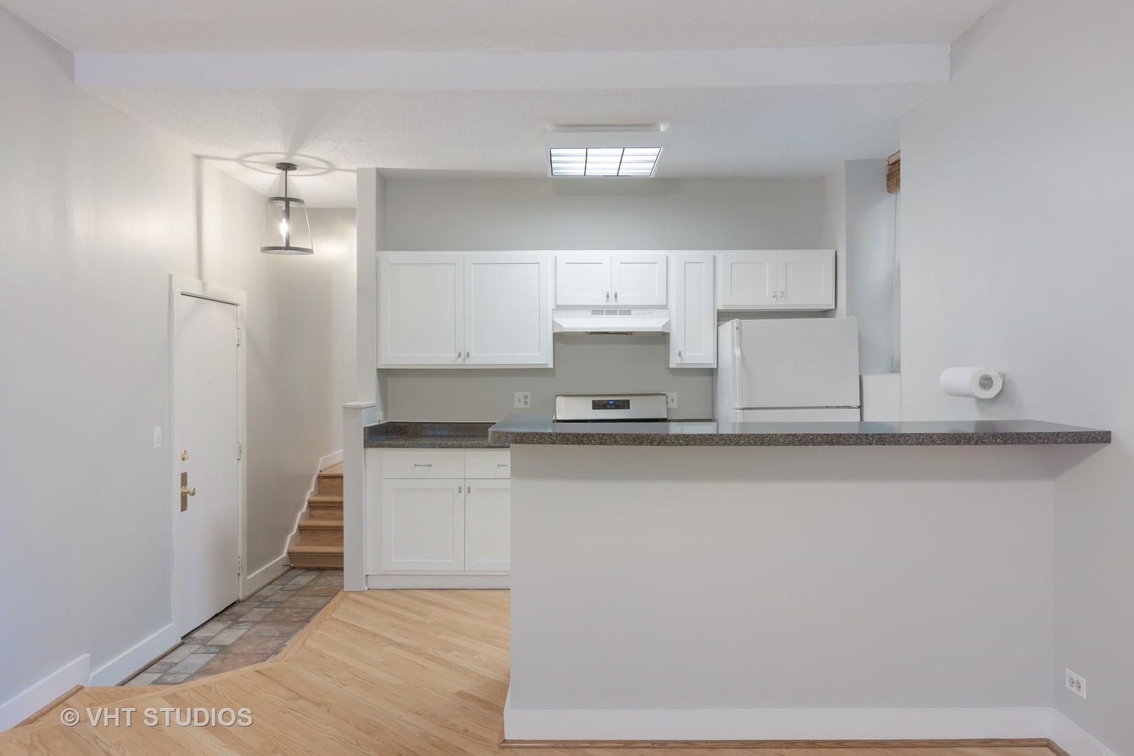 647 West Sheridan Road, Unit 1E Chicago, IL 60613 - Photo 6 of 18