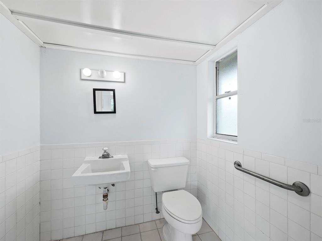 5645 Churchill Downs Road Sarasota, FL 34241 - Photo 38 of 41 a bathroom with a toilet a sink and mirror