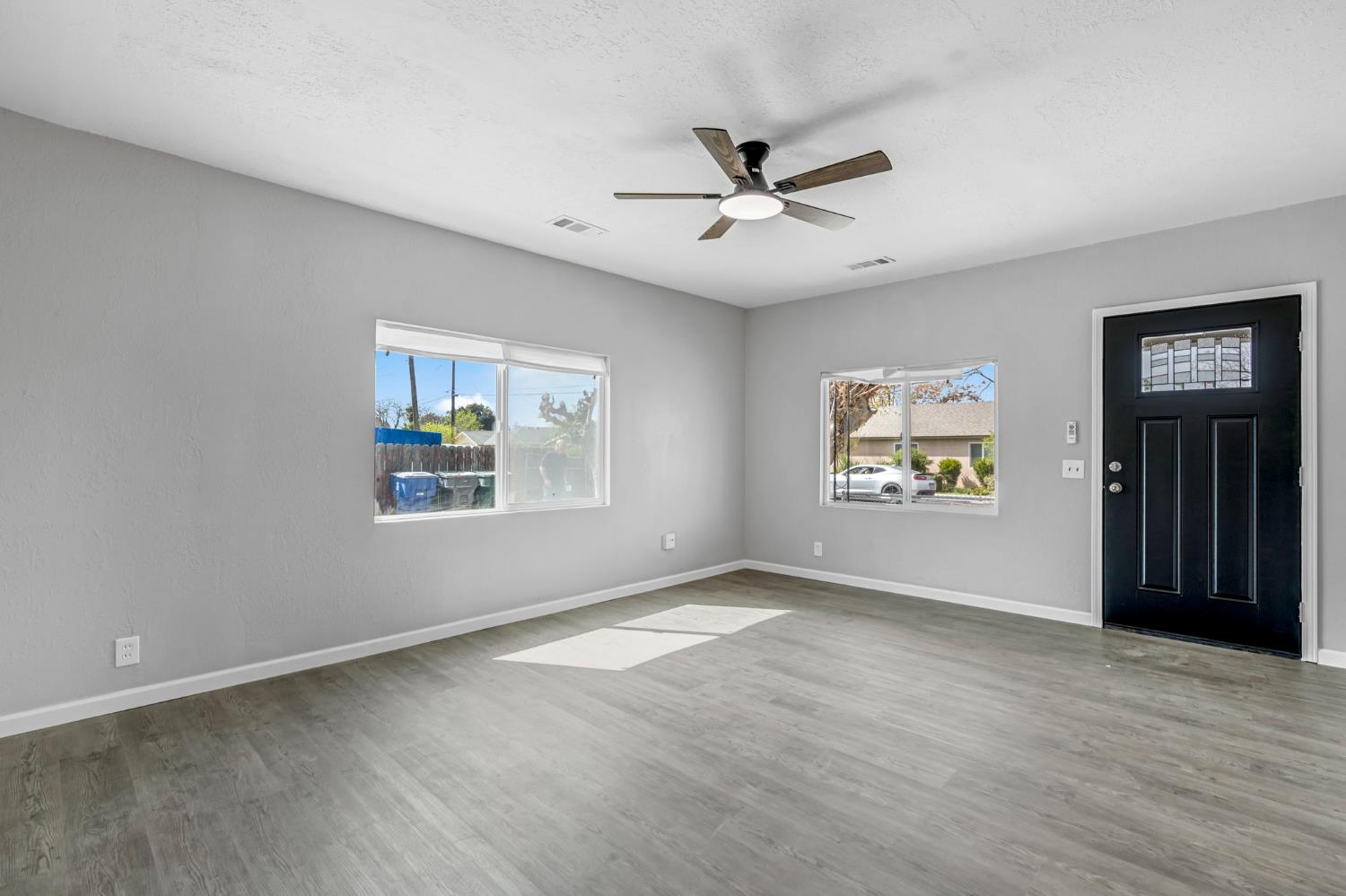 914 Clinton Street Madera, CA 93638 - Photo 7 of 32