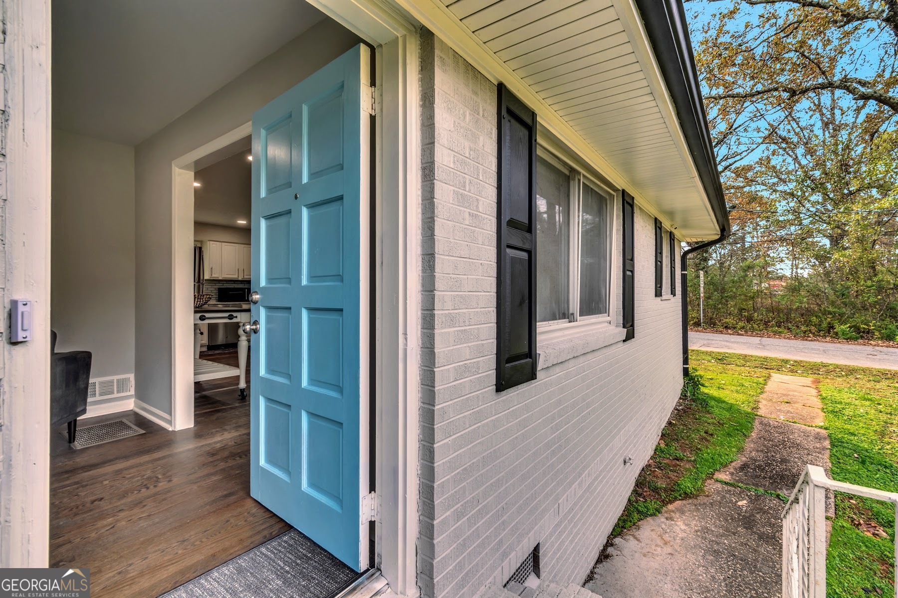 597 South Gordon Road Southwest Mableton, GA 30126 - Photo 22 of 25 a porch with seating space