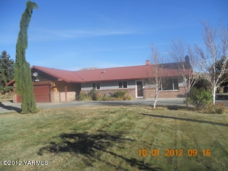 141 Ranger Road Naches, WA 98937 - Photo 1 of 6 a view of a house with a yard