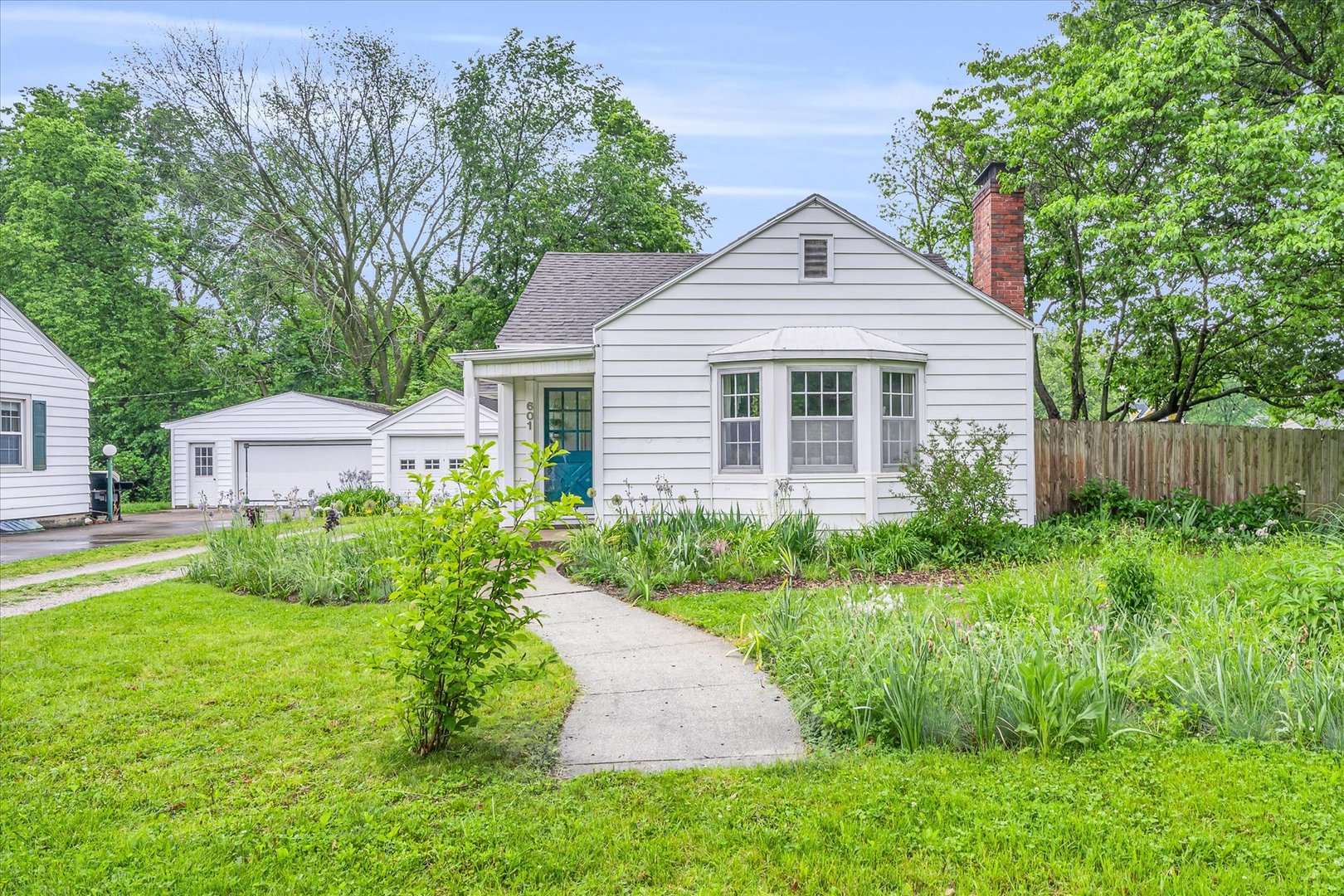 601 South Russell Street Champaign, IL 61821 - Photo 1 of 37 Gallery Image 1