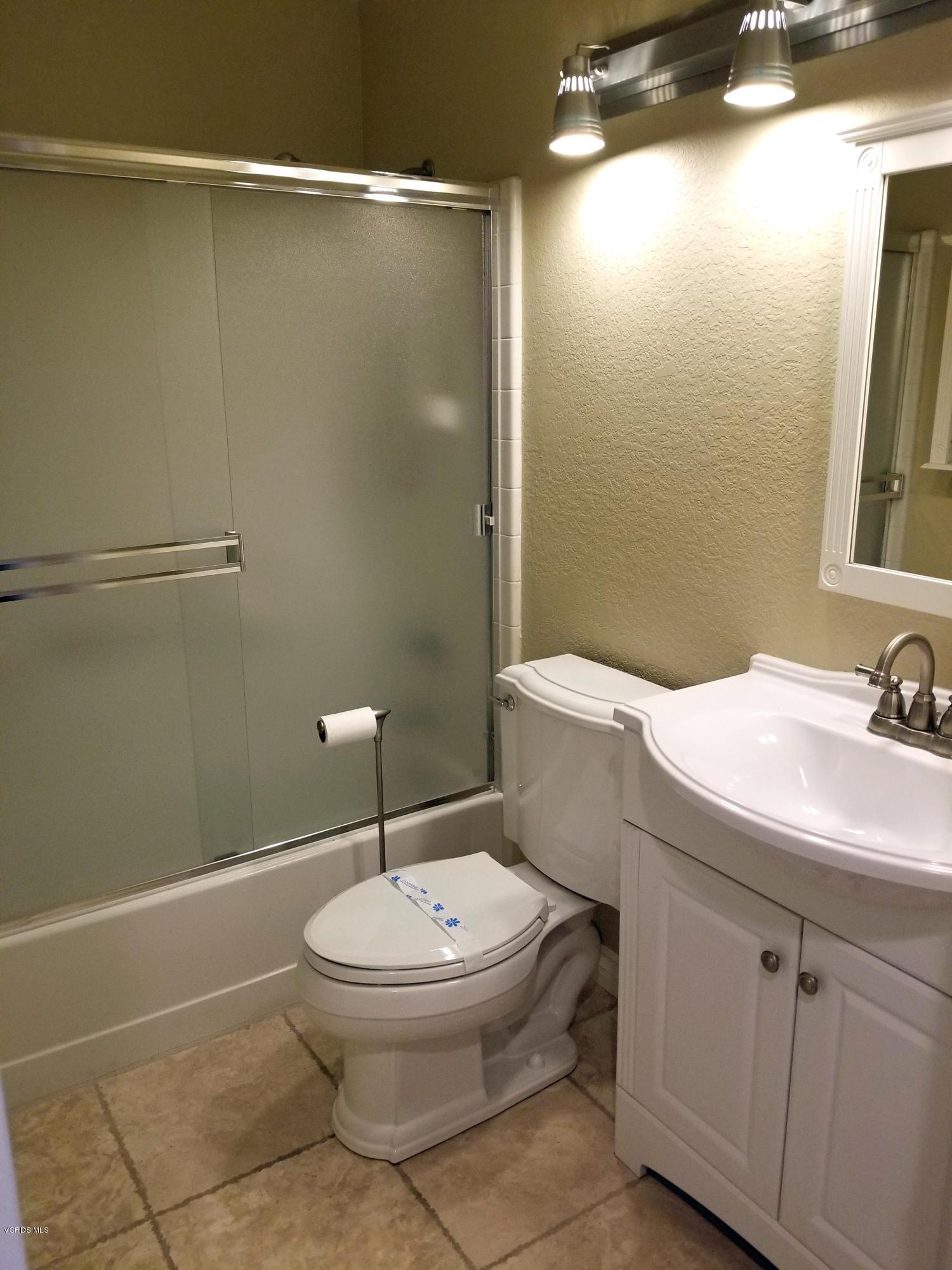 1175 Fitzgerald Road, Unit D Simi Valley, CA 93065 - Photo 8 of 14 Guest Bath