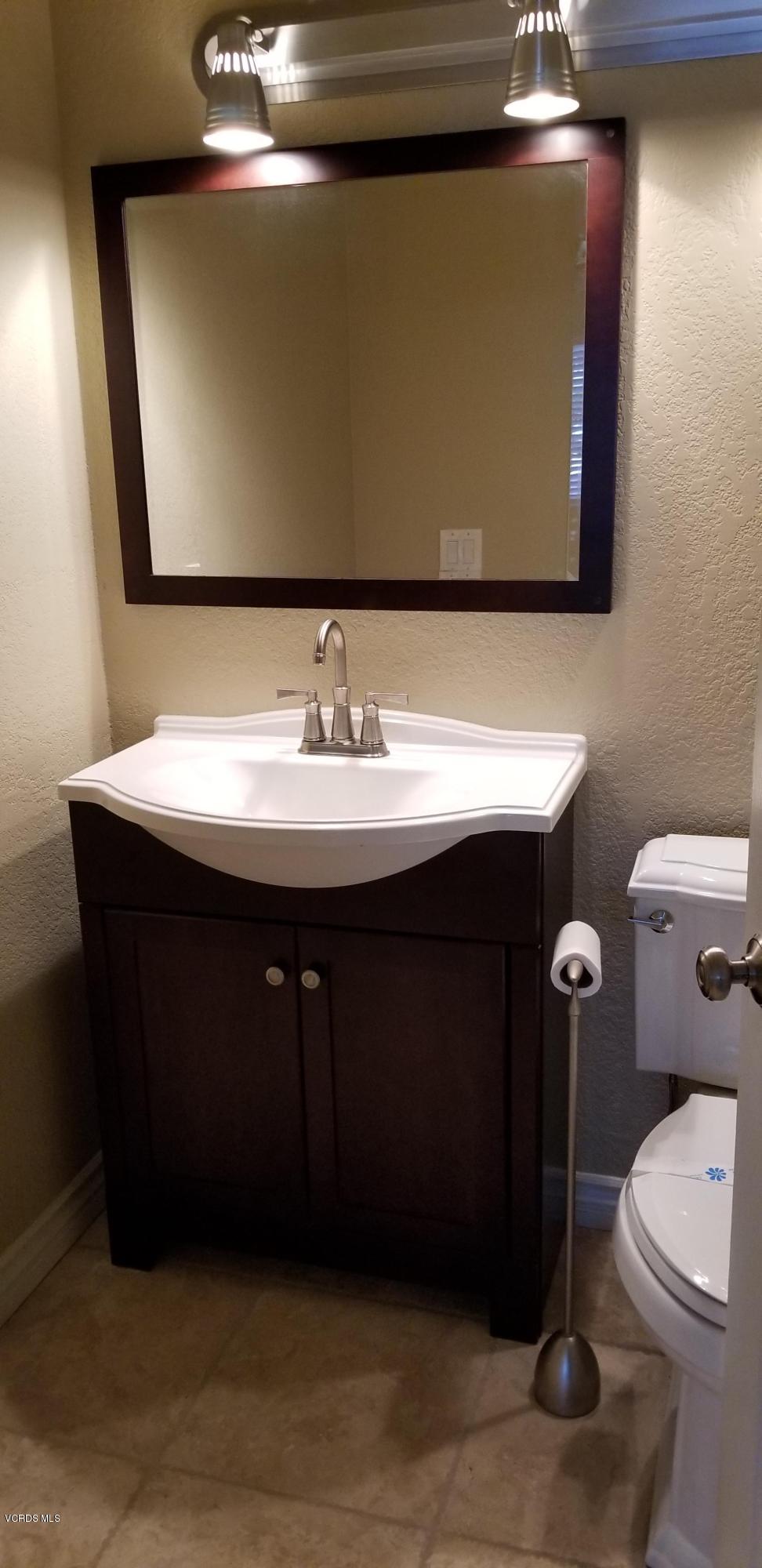 1175 Fitzgerald Road, Unit D Simi Valley, CA 93065 - Photo 10 of 14 Master bath