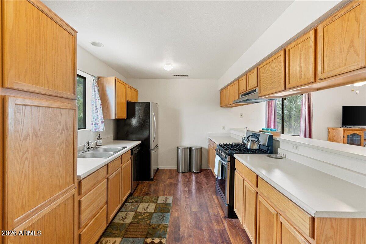 4705 Kerry Drive Rimrock, AZ 86335 - Photo 8 of 25 Kerry Kitchen Pix