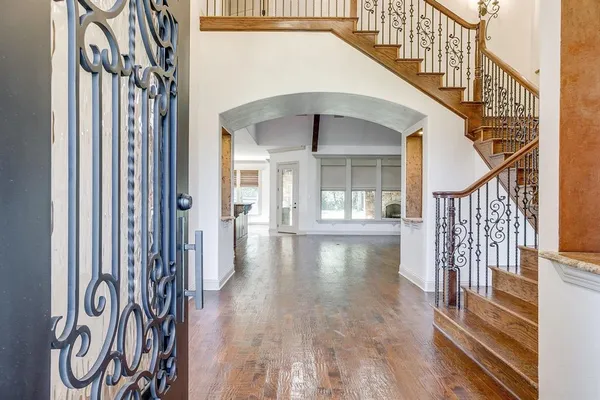 a view of entryway with a front door