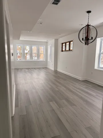 $2,100 | 2101 Gunderson Avenue, Unit 2, Berwyn, IL 60402