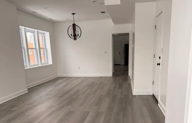 $2,100 | 2101 Gunderson Avenue, Unit 2, Berwyn, IL 60402