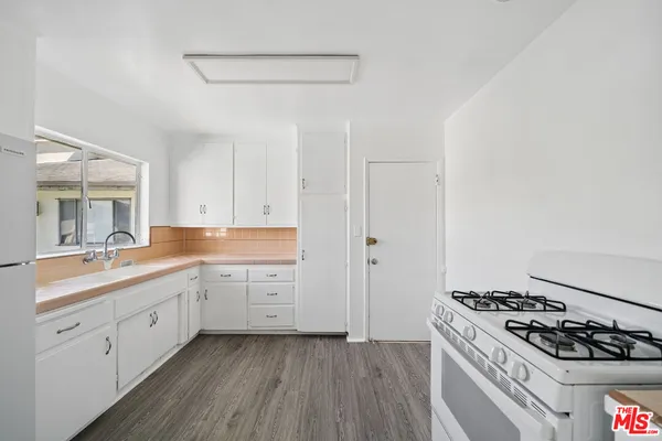 $2,650 | 1308 Havenhurst Drive, Unit 19, West Hollywood, CA 90046