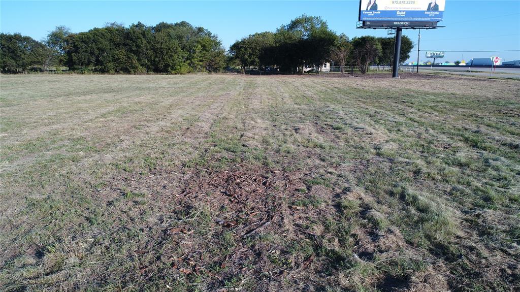 45 South S South Rice, TX 75155 - Photo 6 of 14 a backyard of a house with lots of green space