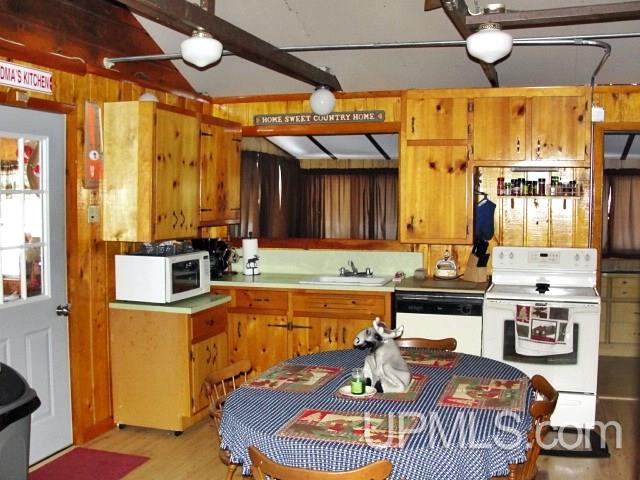 N15467 Smiley Road Amberg, WI 54102 - Photo 2 of 18 Gallery Image 2