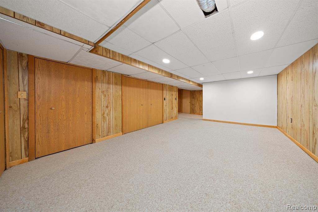 694 Tennyson Rochester Hills, MI 48307 - Photo 23 of 28