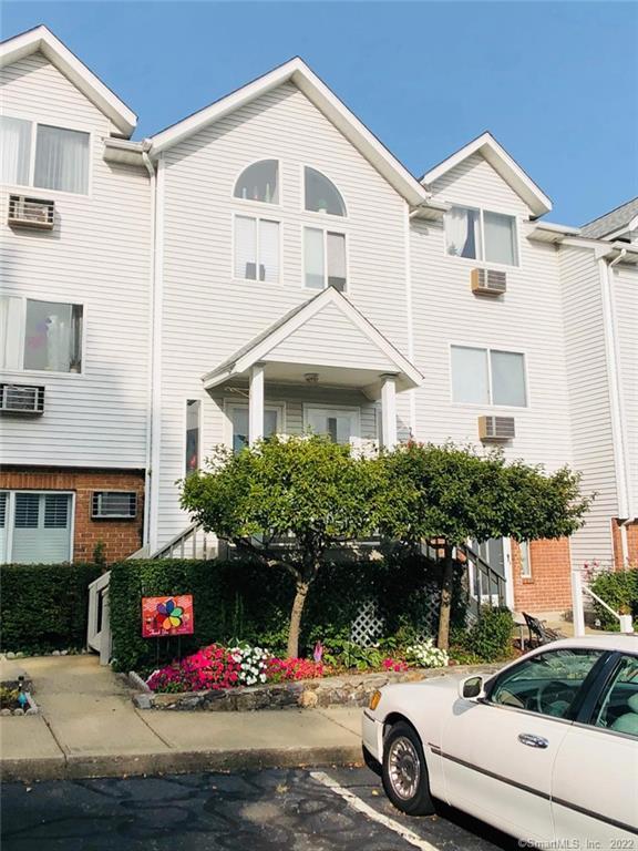 925 Oronoke Road, Unit 32F Waterbury, CT 06708 - Photo 1 of 1