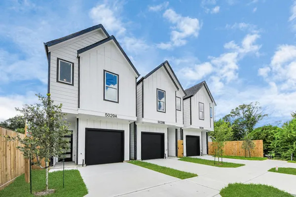 $2,250 | 5029 Broom Street, Unit A, Houston, TX 77091