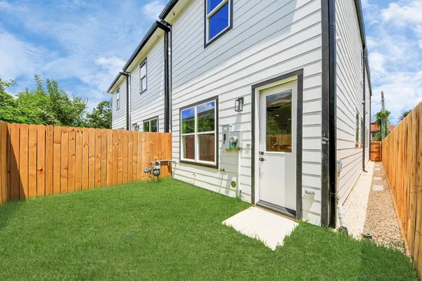 $2,250 | 5029 Broom Street, Unit A, Houston, TX 77091