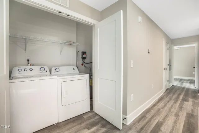 a view of utility room with washer and dryer