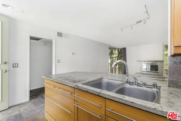 $2,700 | 1230 North Sweetzer Avenue, Unit 112, West Hollywood, CA 90069