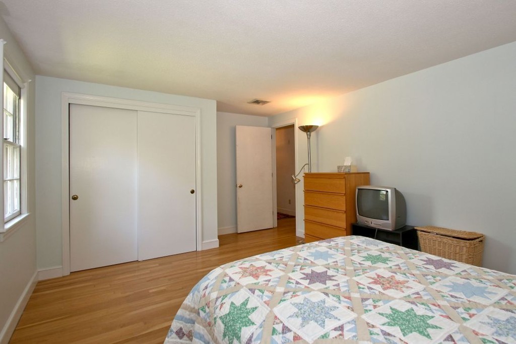 15 York Road Wayland, MA 01778 - Photo 13 of 26