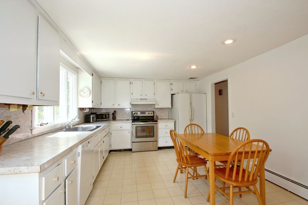 15 York Road Wayland, MA 01778 - Photo 10 of 26
