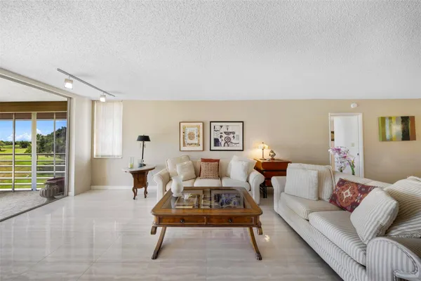 $2,650 | 800 Cypress Grove Drive, Unit 402, Pompano Beach, FL 33069