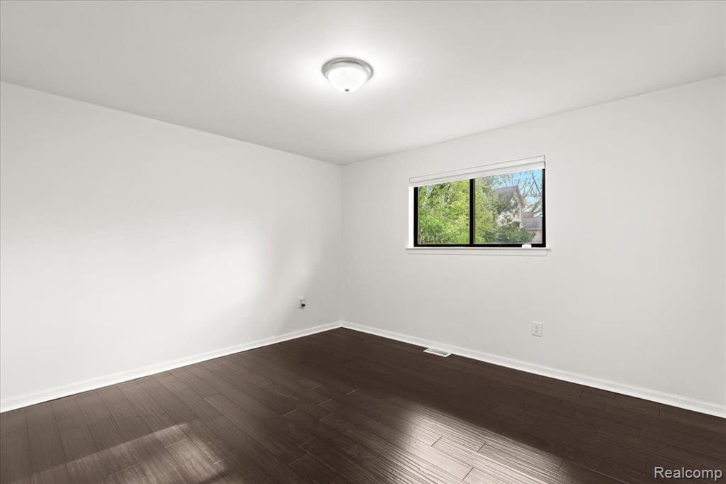 20937 Halsted Road Farmington Hills, MI 48167 - Photo 14 of 33
