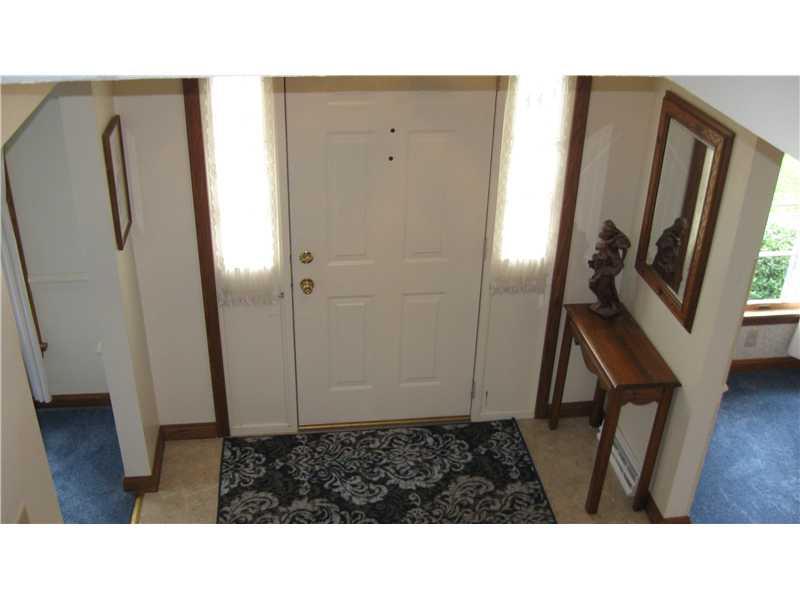 258 Donation Road Greenville, PA 16125 - Photo 3 of 20 Entry/Foyer.
