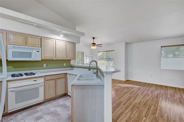 $255,000 | 322 Sunward Drive, Unit 322, Henderson, NV 89014