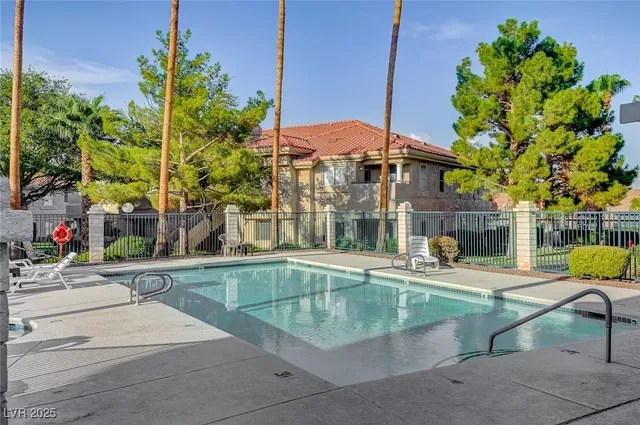 $255,000 | 322 Sunward Drive, Unit 322, Henderson, NV 89014