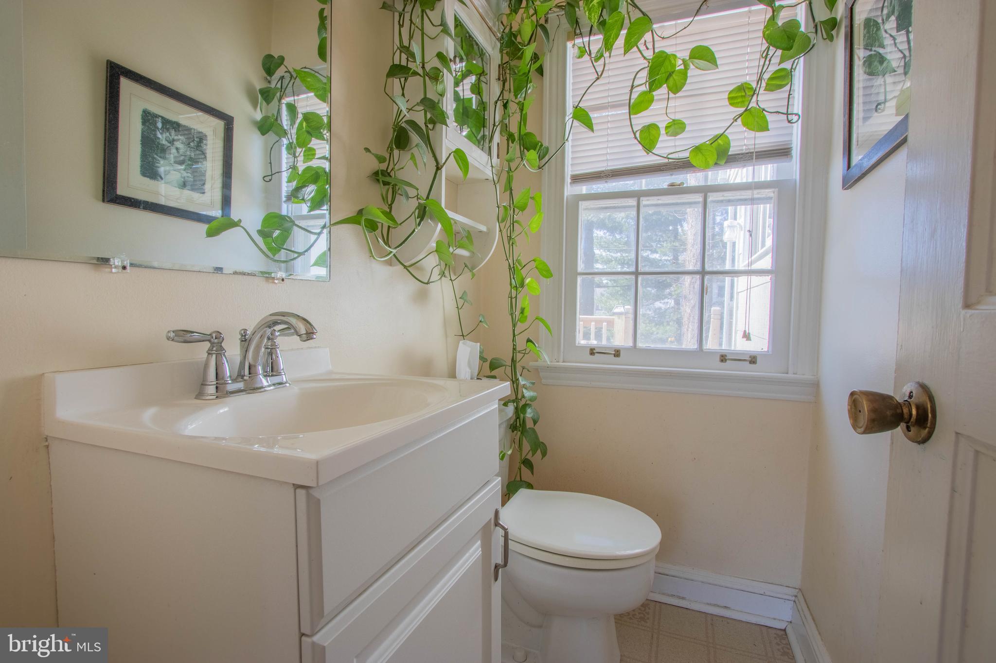 24 Thornridge Road Springfield, PA 19064 - Photo 17 of 29 Half Bath main level
