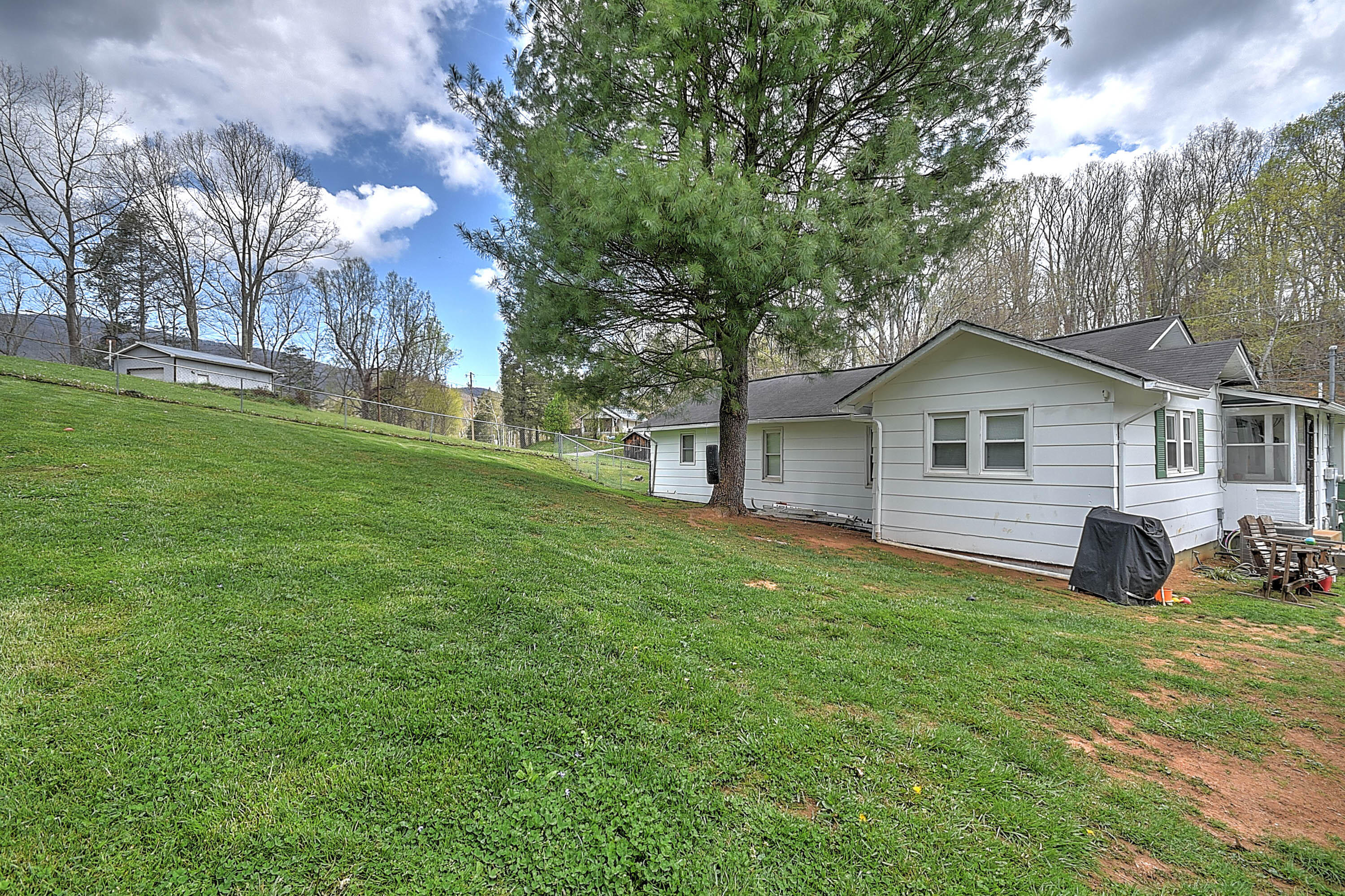 138 Estep Hollow Road Elizabethton, TN 37643 - Photo 5 of 38 Estep-7