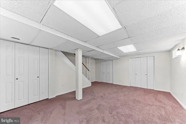 a view of empty room with ceiling fan
