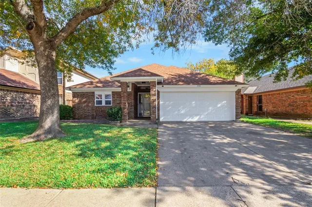 $289,900 | 5711 Congressional Drive, Arlington, TX 76018
