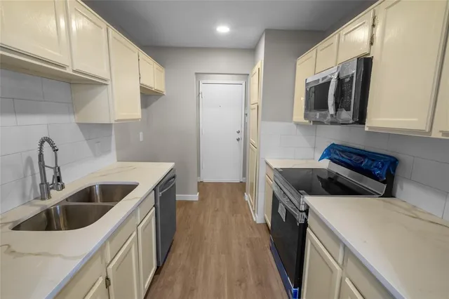 $289,900 | 5711 Congressional Drive, Arlington, TX 76018