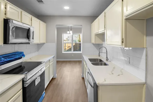 $289,900 | 5711 Congressional Drive, Arlington, TX 76018