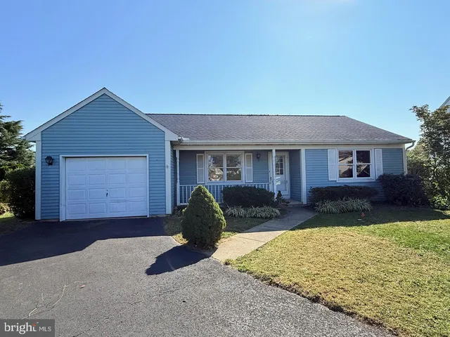 $256,500 | 220 Sycamore Lane, New Holland, PA 17557