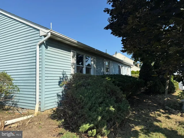 $256,500 | 220 Sycamore Lane, New Holland, PA 17557