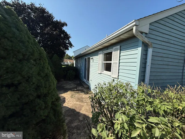 $256,500 | 220 Sycamore Lane, New Holland, PA 17557