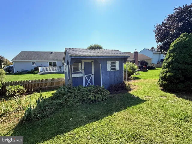 $256,500 | 220 Sycamore Lane, New Holland, PA 17557