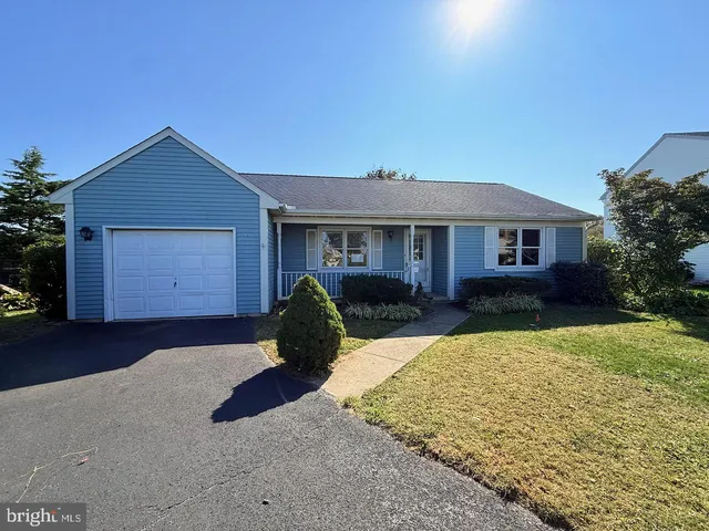 $256,500 | 220 Sycamore Lane, New Holland, PA 17557