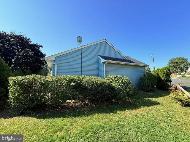 $256,500 | 220 Sycamore Lane, New Holland, PA 17557