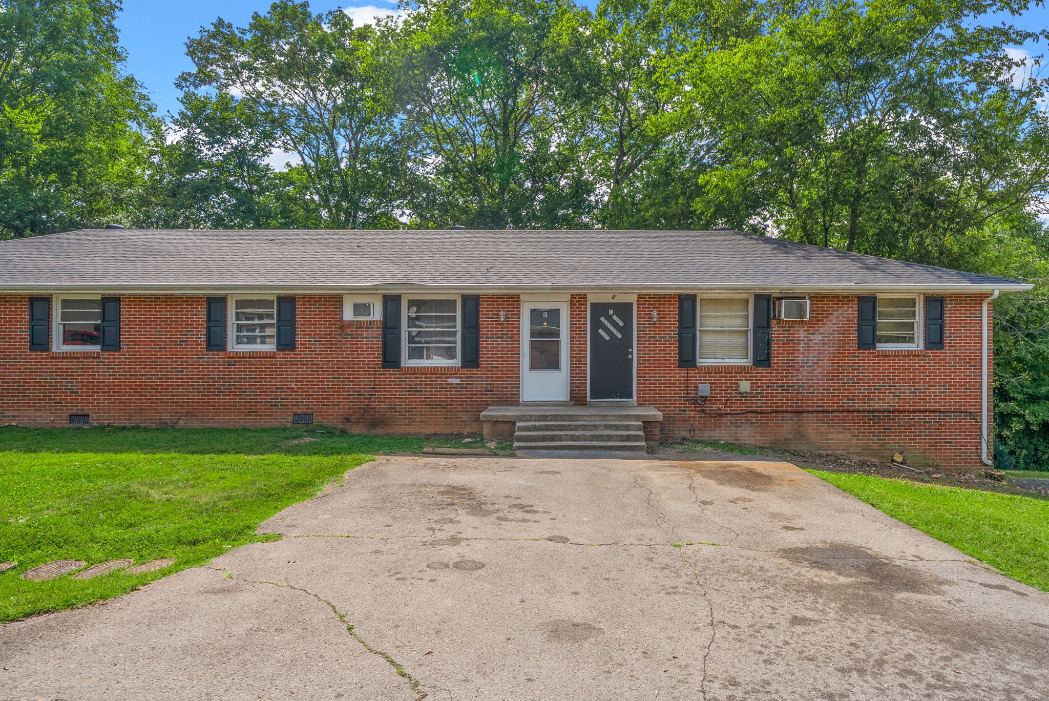 432 Circle Drive, Unit B Clarksville, TN 37043 - Photo 1 of 25