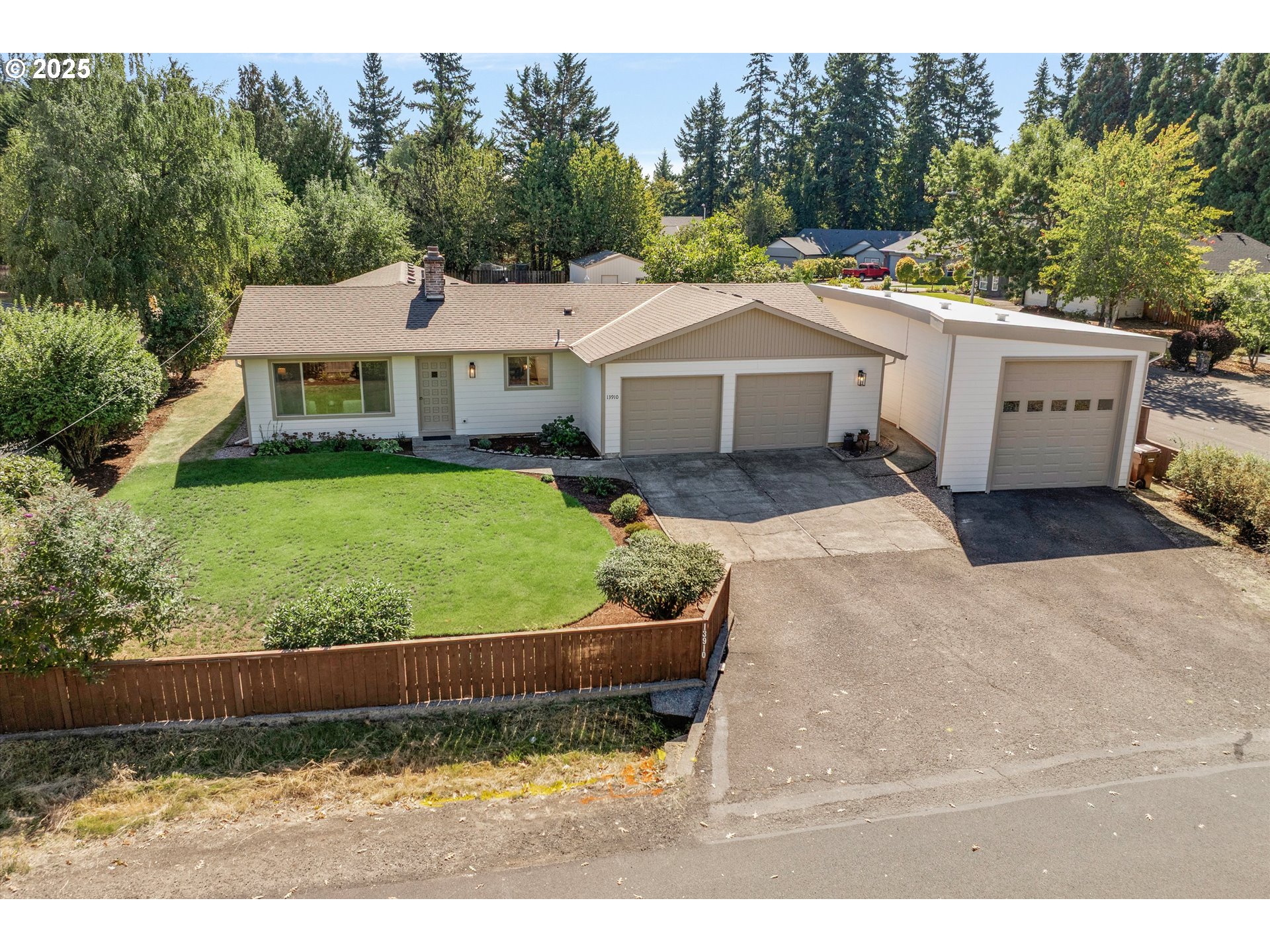 13910 South Caufield Road Oregon City, OR 97045 - Photo 1 of 46 Gallery Image 1