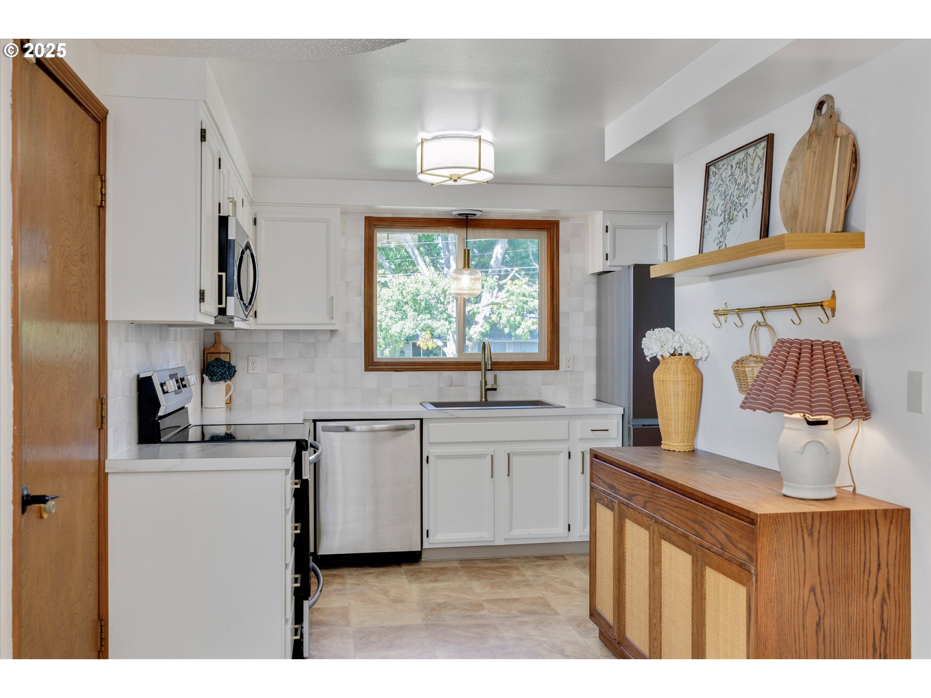 13910 South Caufield Road Oregon City, OR 97045 - Photo 14 of 46 Gallery Image 14