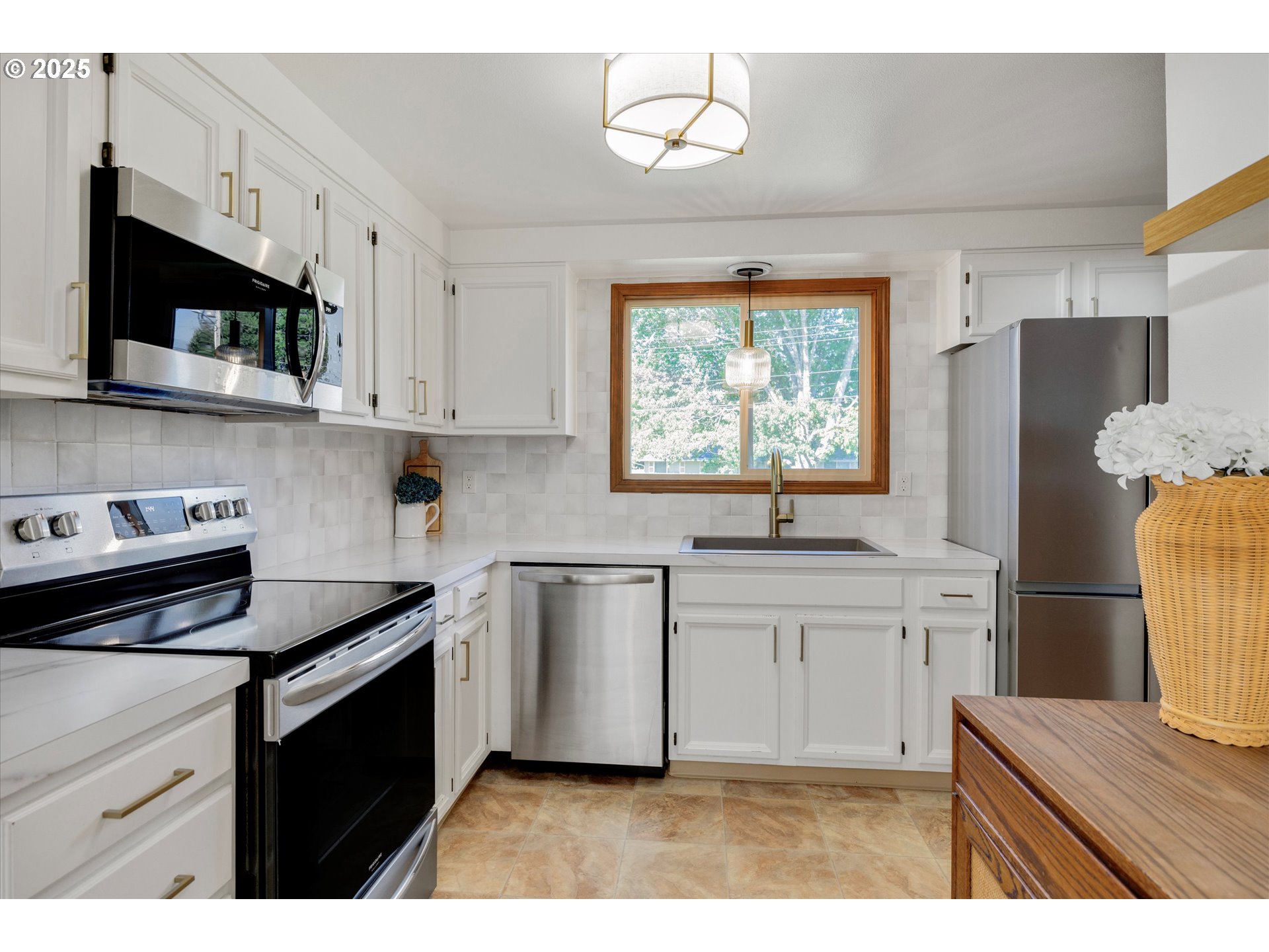 13910 South Caufield Road Oregon City, OR 97045 - Photo 15 of 46 Gallery Image 15