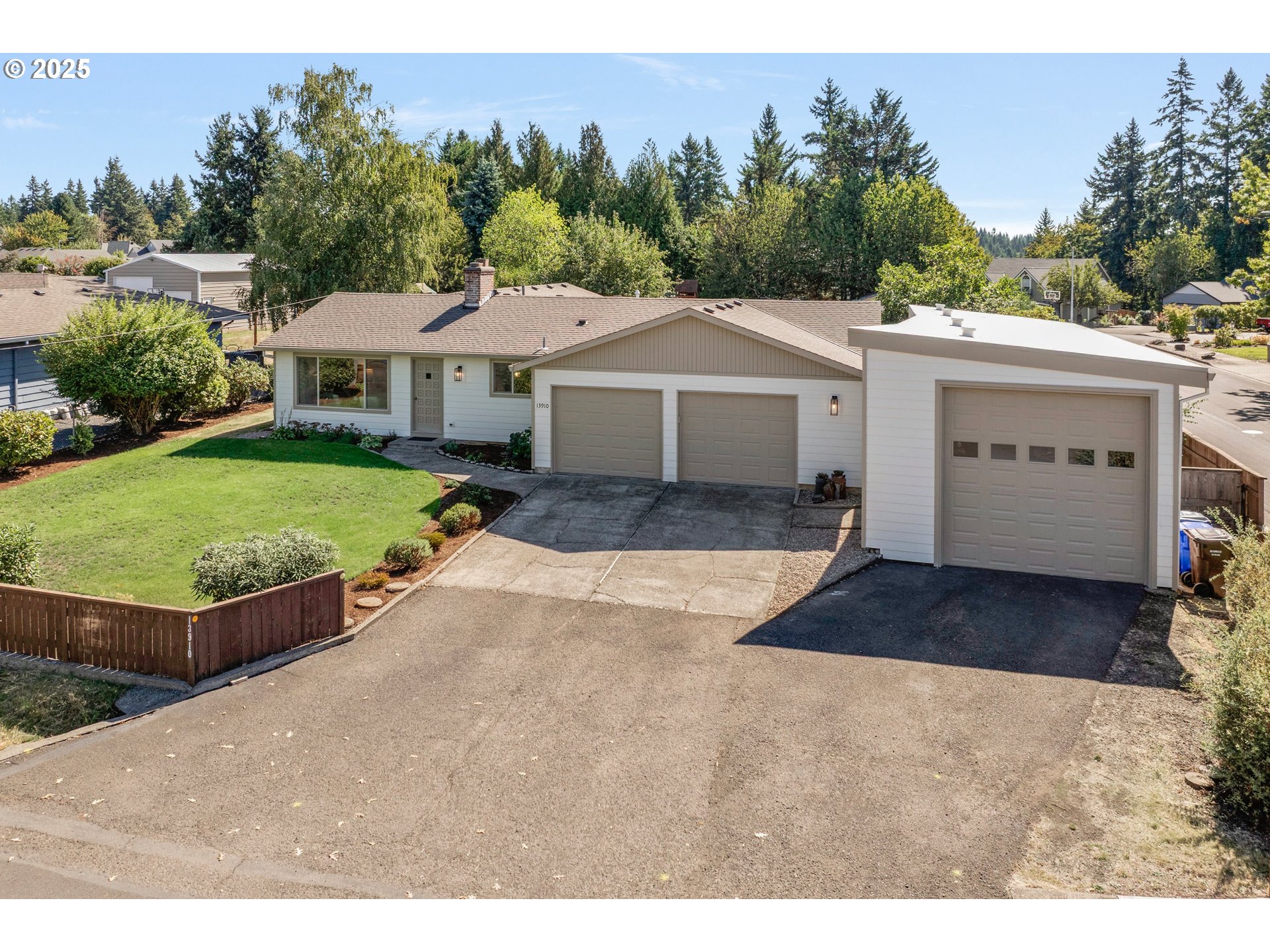 13910 South Caufield Road Oregon City, OR 97045 - Photo 2 of 46 Gallery Image 2