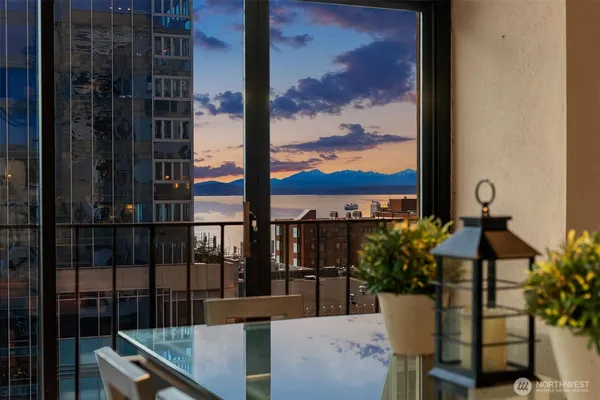 $1,275,000 | 1519 3rd Avenue, Unit 801, Seattle, WA 98101