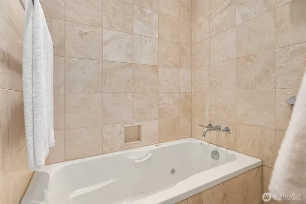 $1,275,000 | 1519 3rd Avenue, Unit 801, Seattle, WA 98101